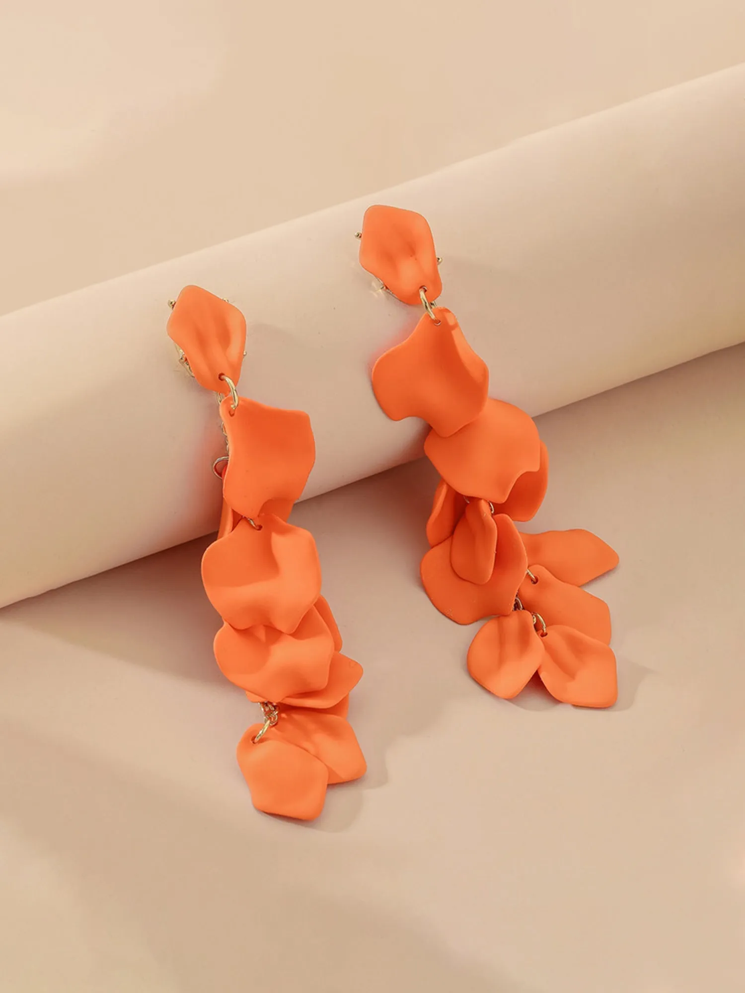 Boucles d'oreilles longues à franges en pétales de rose vintage