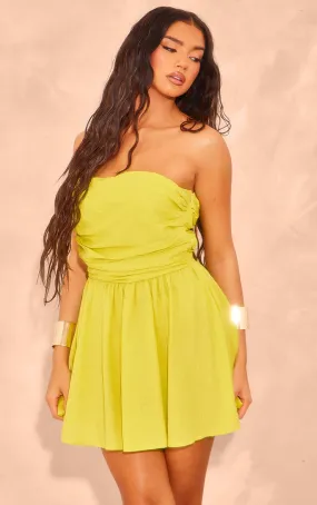 Robe volantée en effet lin chartreuse à détail plissé