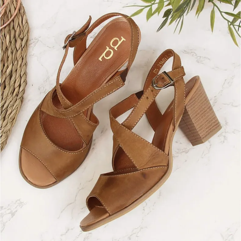Sandales en cuir pour femmes sur un poteau Dolce Pietro marron brun