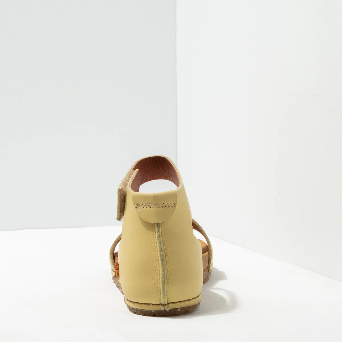 Sandales plates fermées au talon en cuir - Jaune